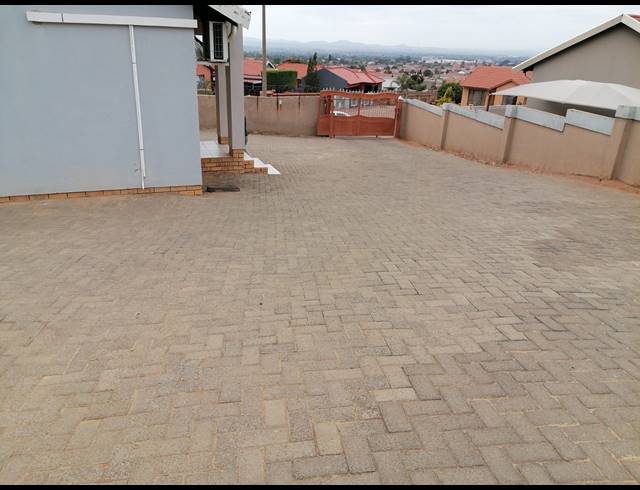 3 BEDROOM HOUSE FOR SALE IN TLHABANE WEST